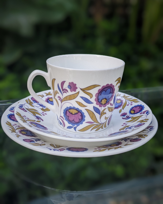 TEA CUP & SAUCER SET - RETRO PURPLE FLOWER PRINT